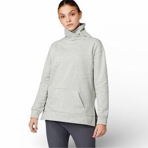 Asics Women’s Thermal Tech Top Light Gray size M